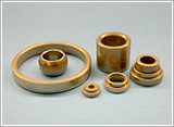 Sintered bearing superior in wear resistance for high load / long-life condition