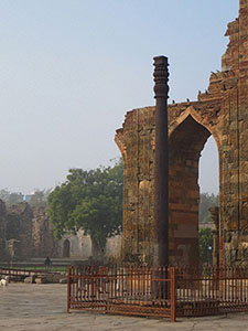1600年以上前に作られた鉄柱(インド・デリー)