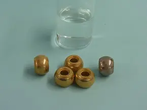 製品外観と潤滑油